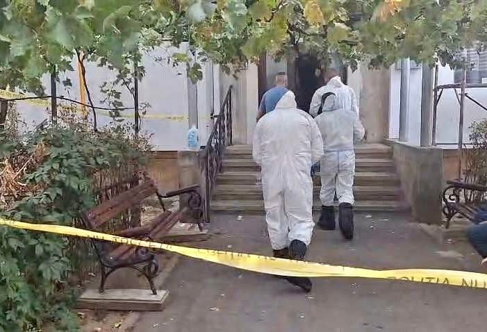 Profesoară și fiul ei de 7 ani, găsiți spânzurați în apartament, ipoteza crimei și a sinuciderii investigată.