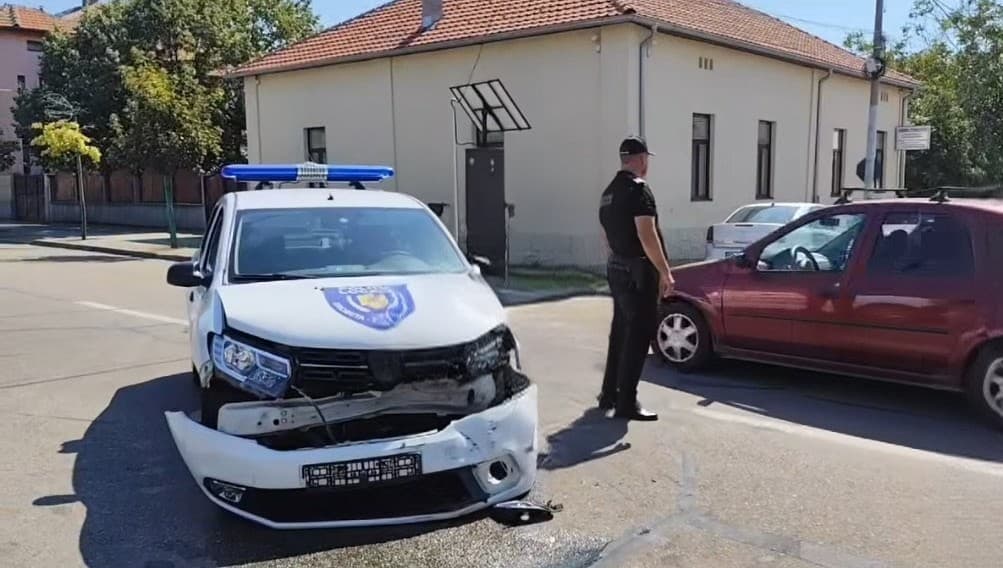 Impact grav și un polițist rănit la intersecția Traian-Bolintineanu