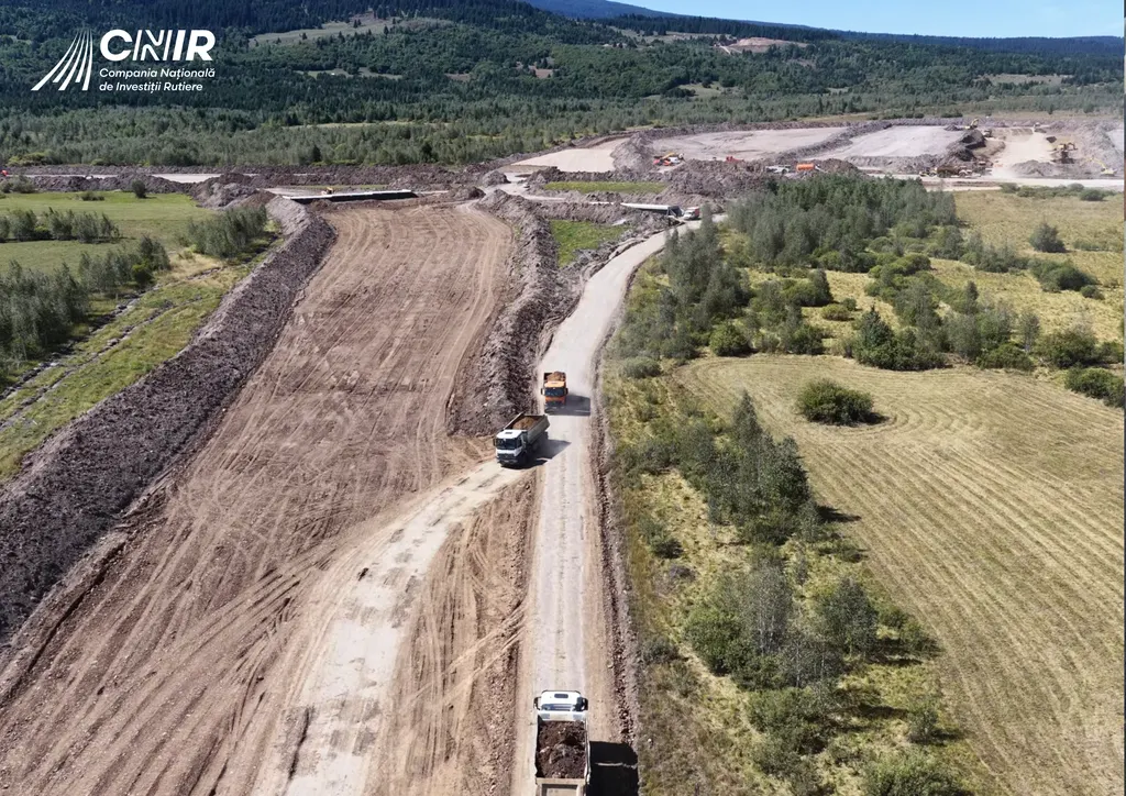 Husnicioara: ATV răsturnat în cap de pod, șofer de 63 de ani la spital